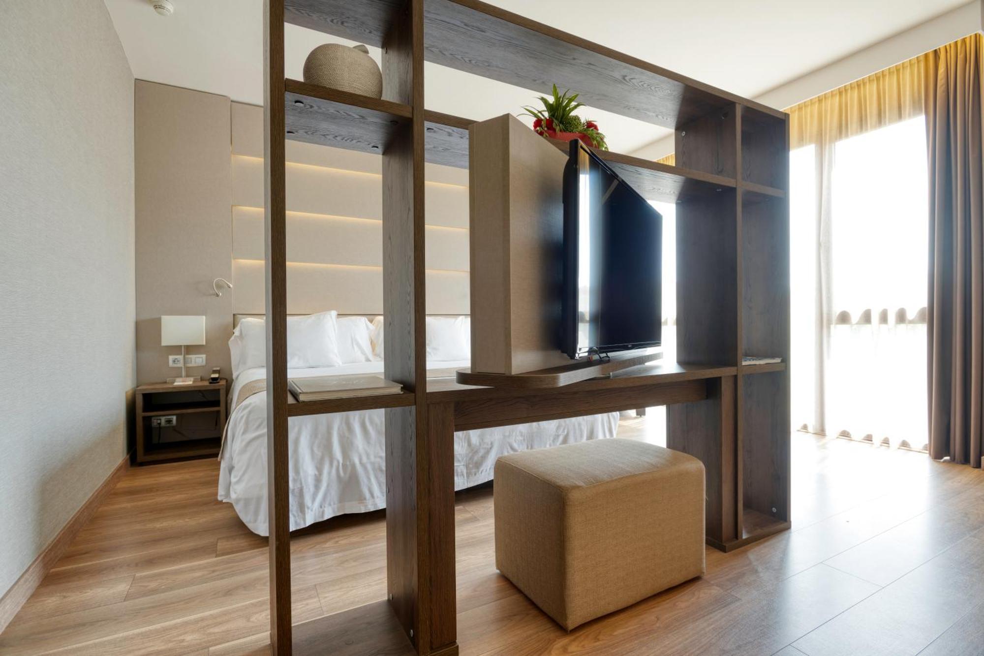 América 4*