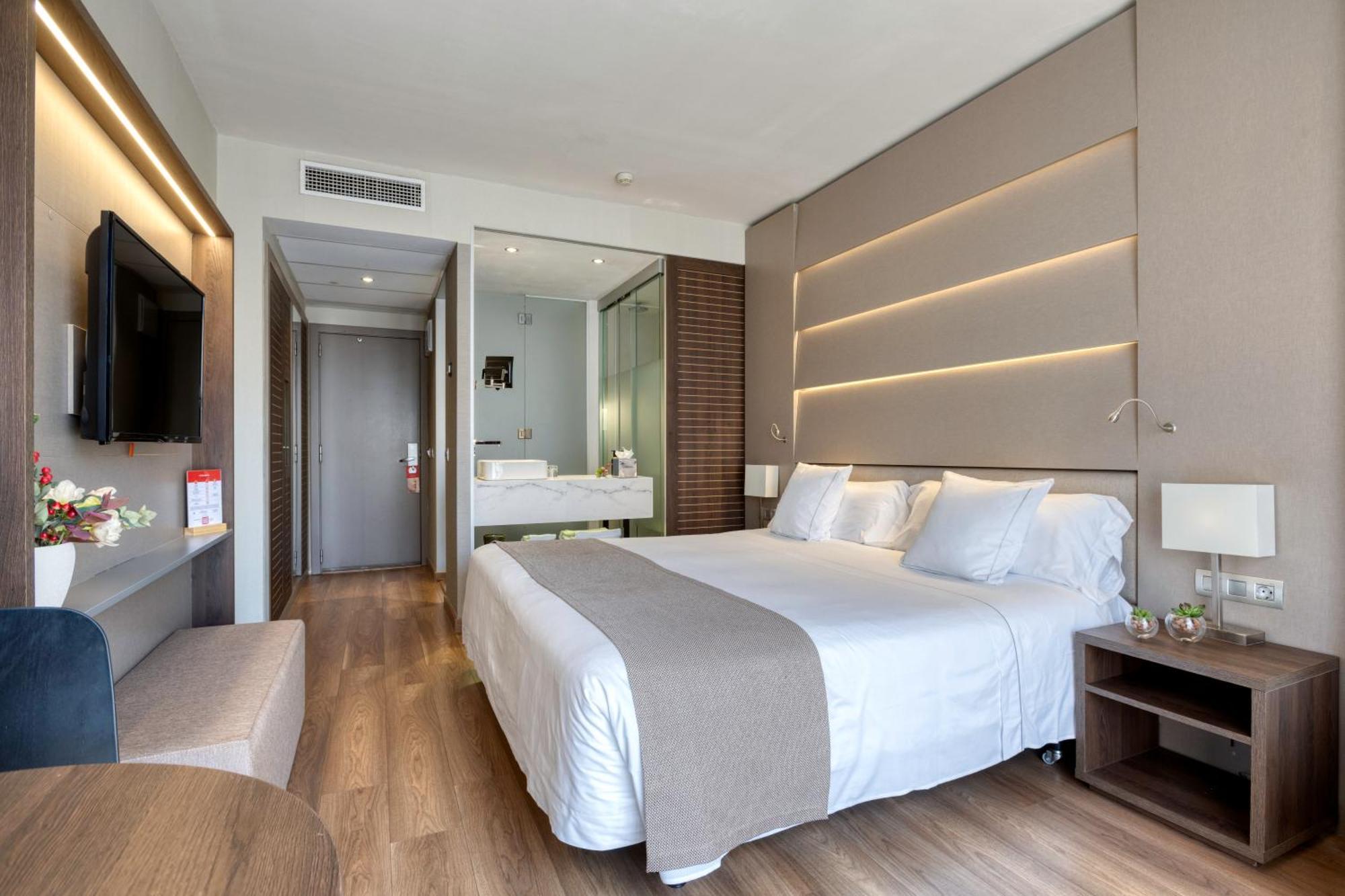 America Hotel 4*